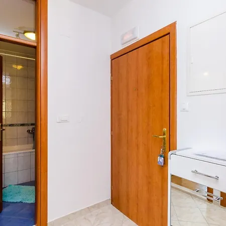 Ana - One Bedroom With Balcony *