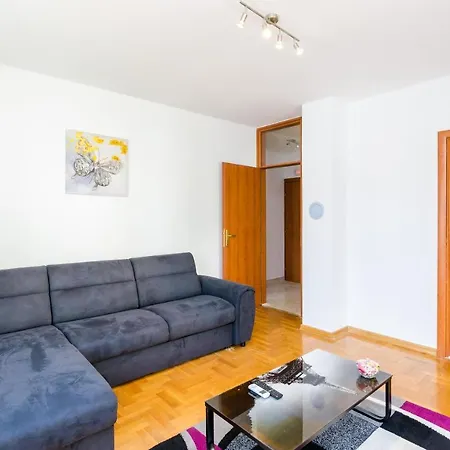 Ana - One Bedroom With Balcony *