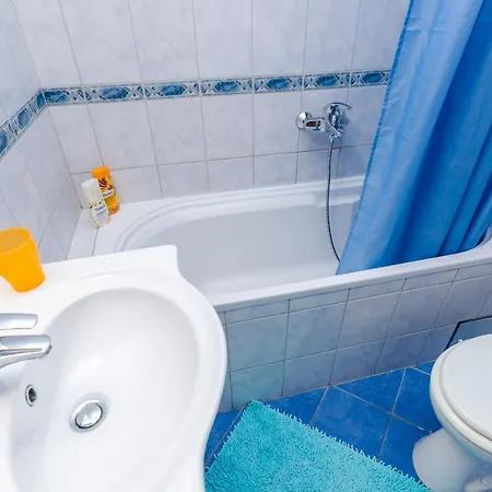Ana - One Bedroom With Balcony