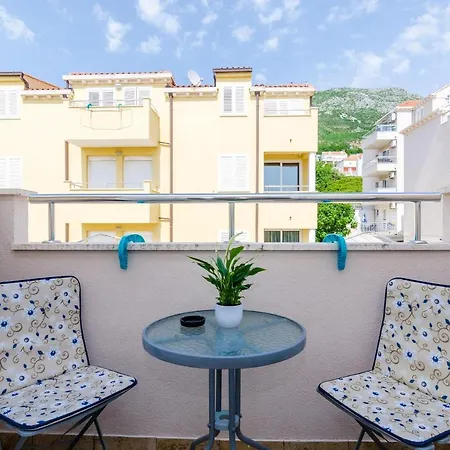 Ana - One Bedroom With Balcony *