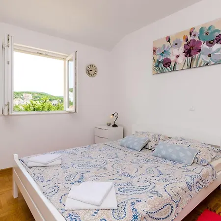 Ana - One Bedroom With Balcony